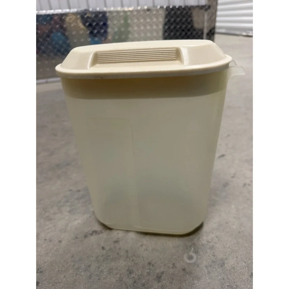 Rubbermaid vintage servin